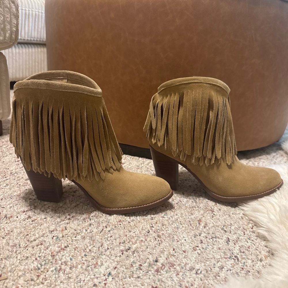 FRYE. ILANA FRINGE SHORT boot. Size 8. 

Wore once. 

Tan suede